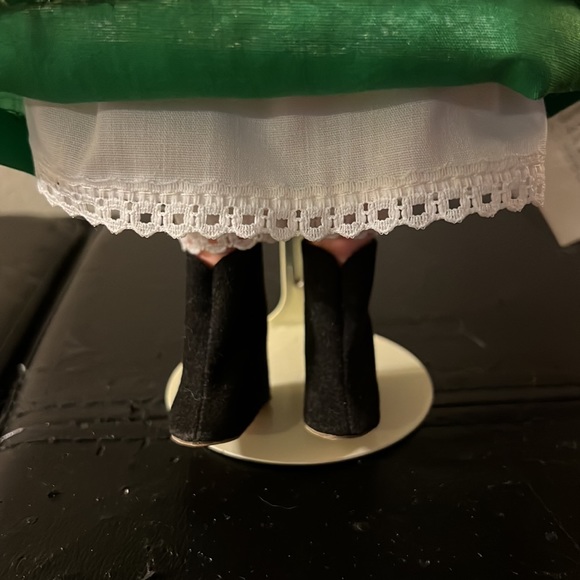 Effanbee Italy Doll with stand - Picture 7 of 7